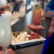 Aperitifs und mediterrane Snacks mit Parmesan, Oliven und Kirschtomaten an der Bar im Hotel Silicium in Höhr-Grenzhausen